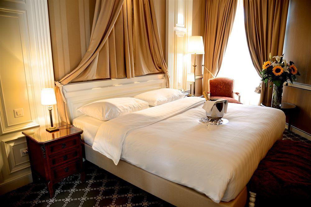 Carlton Boutique 4*