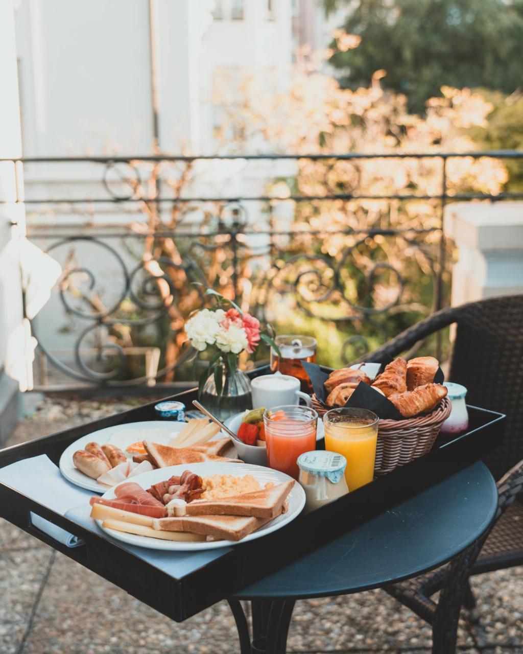 Carlton Boutique 4*