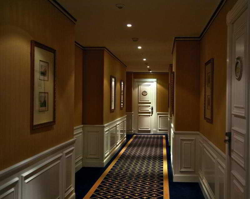 Carlton Boutique Hotel