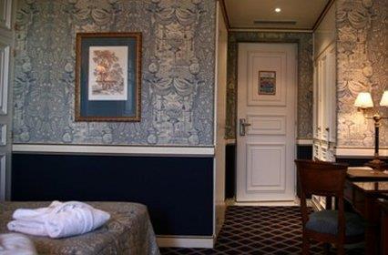 Carlton Boutique 4*