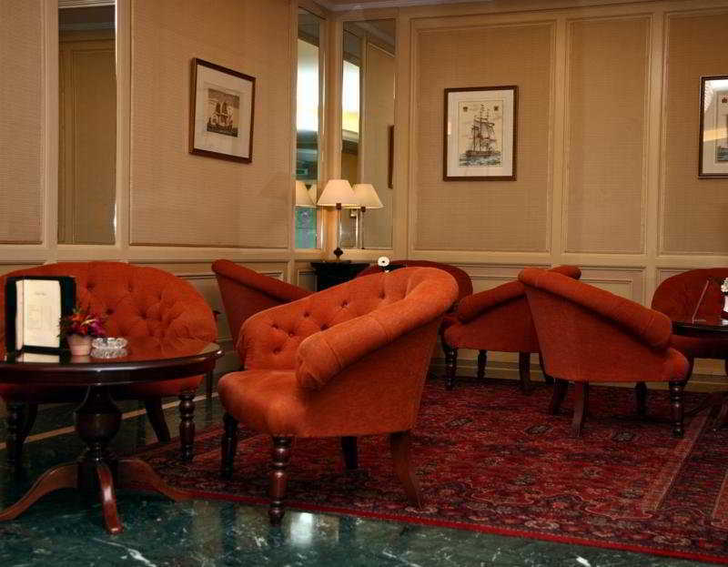 Carlton Boutique 4*